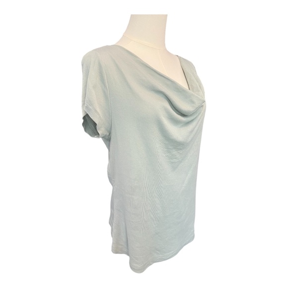 β¨ EUC ELIE TAHARI Womenβs Sage Green Cowl Neck Short Sleeve Shirt | Size M - Picture 2 of 6